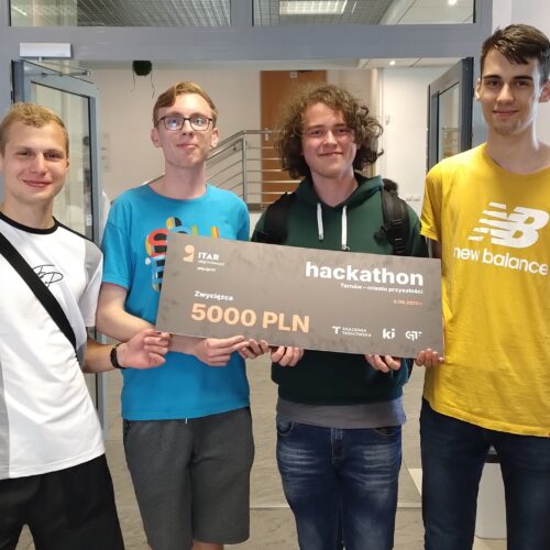 Miniaturka wpisu: Uczniowie ZSME zwycięzcami Hackathon 2025 na Akademii Tarnowskiej
